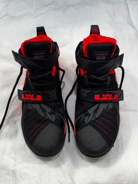 Lebron James men’s sneakers size 8
